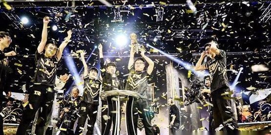  LPL夏季赛激战正酣，多支劲旅争夺榜首  