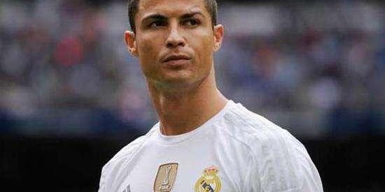  葡萄牙巨星C罗达成生涯千球里程碑