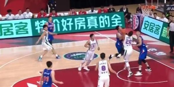  罚球线上稳如泰山锁定比赛胜局