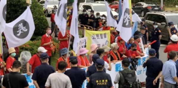  更衣室团结如一人，团队精神铸就钢铁之师