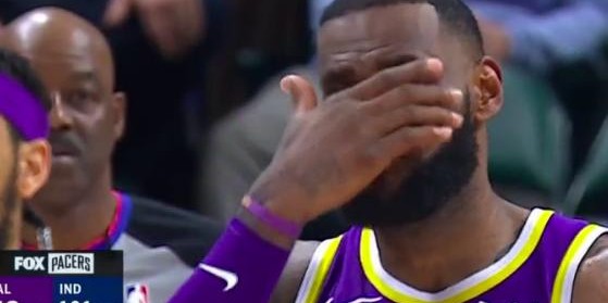  湖人詹姆斯里程碑之夜率队凯旋