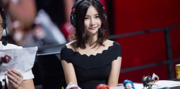  电竞女选手破纪录，巾帼不让须眉男