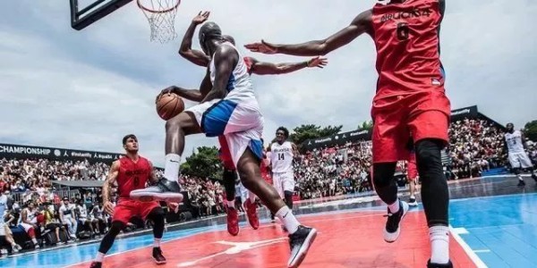  街头篮球争霸赛，民间高手上演扣篮盛宴