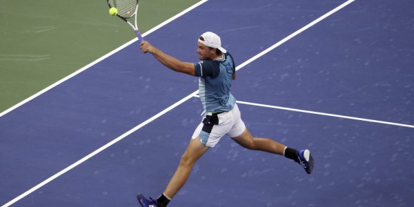  弗里茨发球上网，德尔雷海滩站打破冠军荒