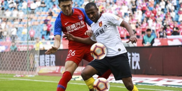  外援双响炮定乾坤，升班马客场奏凯