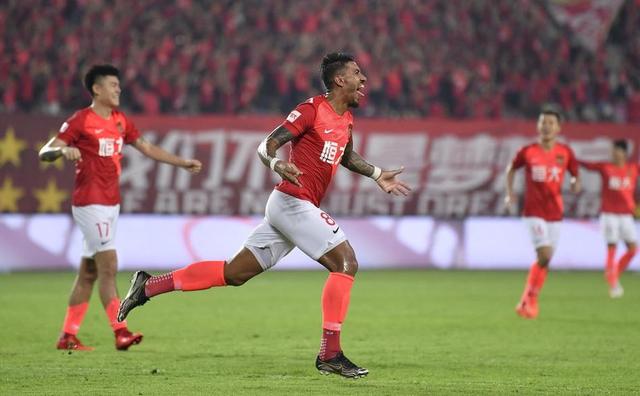  中场核心远射世界波，助球队登顶榜首