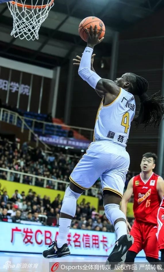  末节三分雨倾盆而下，主队惊险捍卫主场