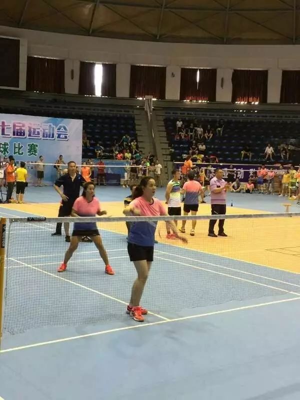  女篮姑娘们勇夺联赛冠军创佳绩