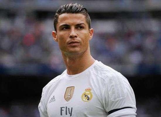  葡萄牙巨星C罗达成生涯千球里程碑