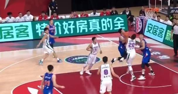  罚球线上稳如泰山锁定比赛胜局