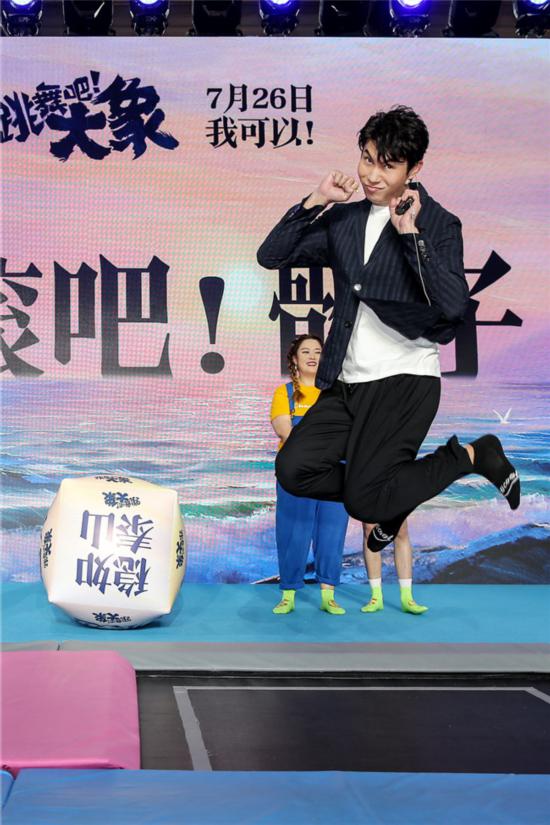  父子同场竞技，传承故事感动全场