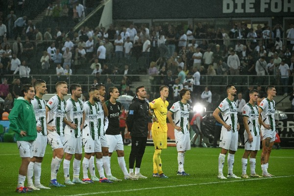  球迷文化薪火相传，助威声浪震撼绿茵场