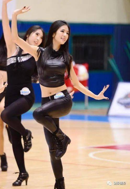  电竞女神飒爽英姿征服赛场内外