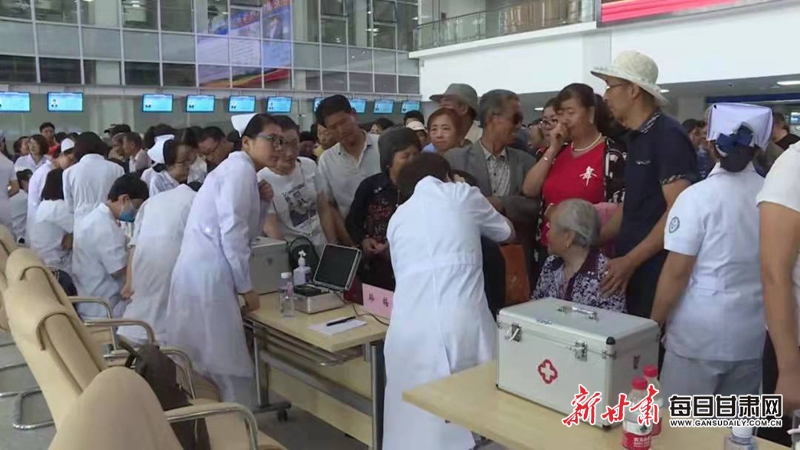  老兵传帮带见成效，更衣室凝聚战斗力