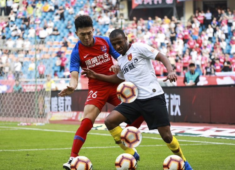  外援双响炮定乾坤，升班马客场奏凯