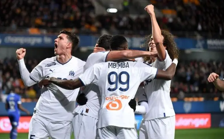  网坛常青树费德勒复出，慈善表演赛筹款破纪录