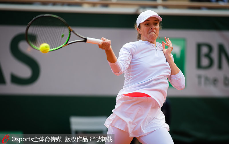  斯维亚特克卫冕成功，法网女单三连冠