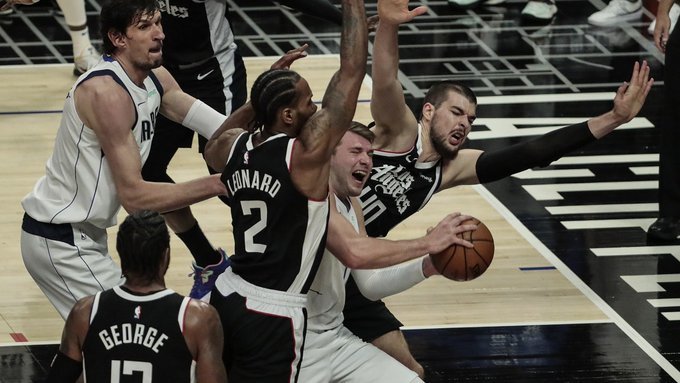  勇士末节发力客场轻取独行侠